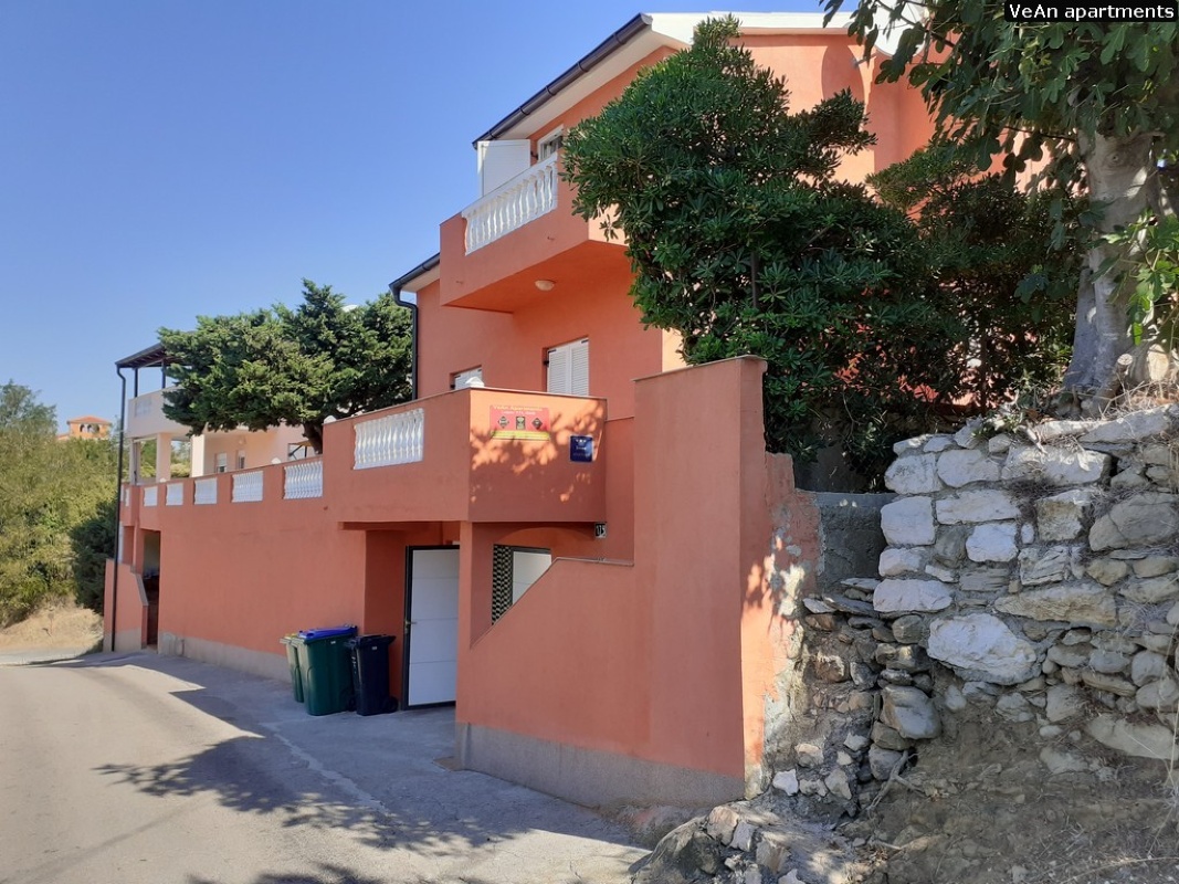 VeAn apartman A2 s velikom terasom za 4 ili 5 osoba:Rab-Lopar-parking