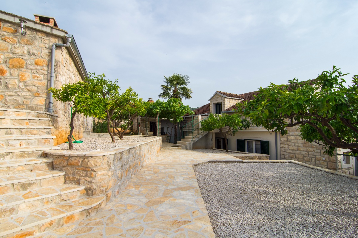 Apartment (5+0) Splitska, Supetar, Kroatien