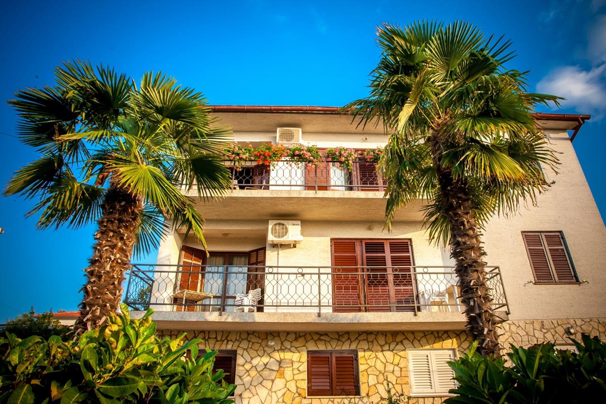 Apartment (2+0) Malinska, MalinskaDubašnica, Croatia